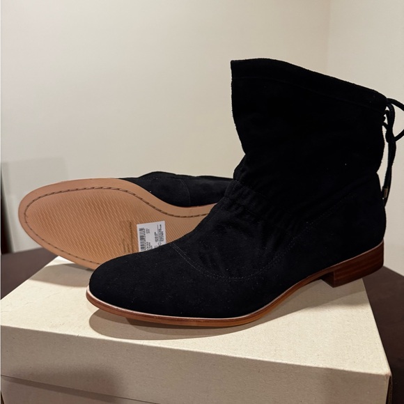 Clarks Black Suede Ankle Booties size 9 - Picture 8 of 9